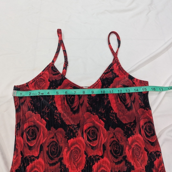 Almost Famous Ribbed Red Rose Patterned Maxi Dress - Picture 5 of 11